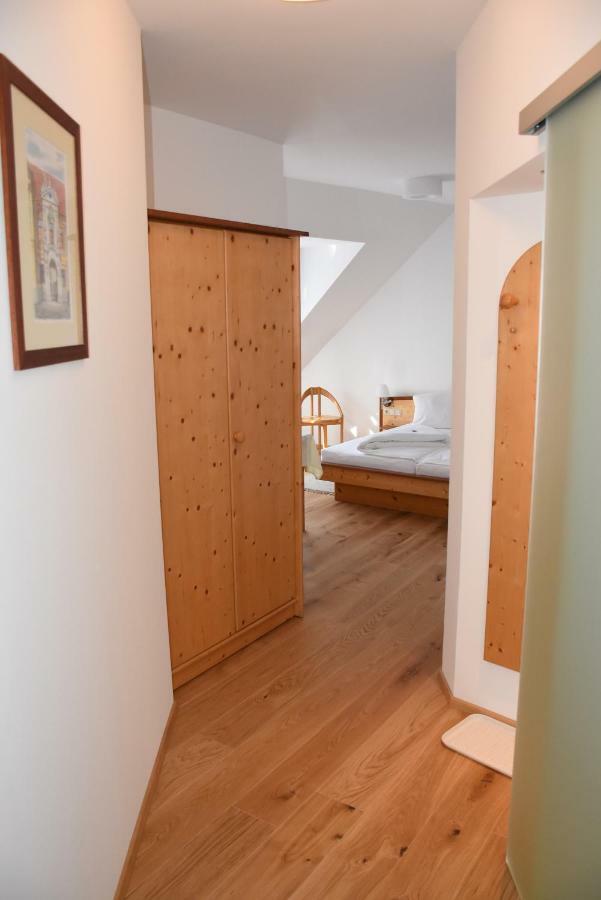 Winzerhof - Gaestehaus Stoeger Gasthuis *